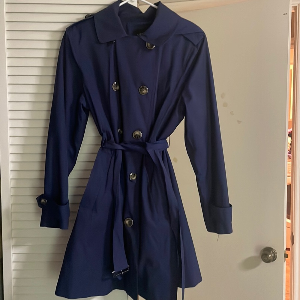 London Fog trench coat. Fully lined, all buttons are intact. Hooded. Size XL